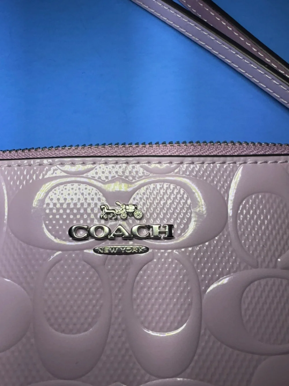 NWT COACH Light Violet Patent Signature Wristlet with Logo Plaque - Picture 3 of 7